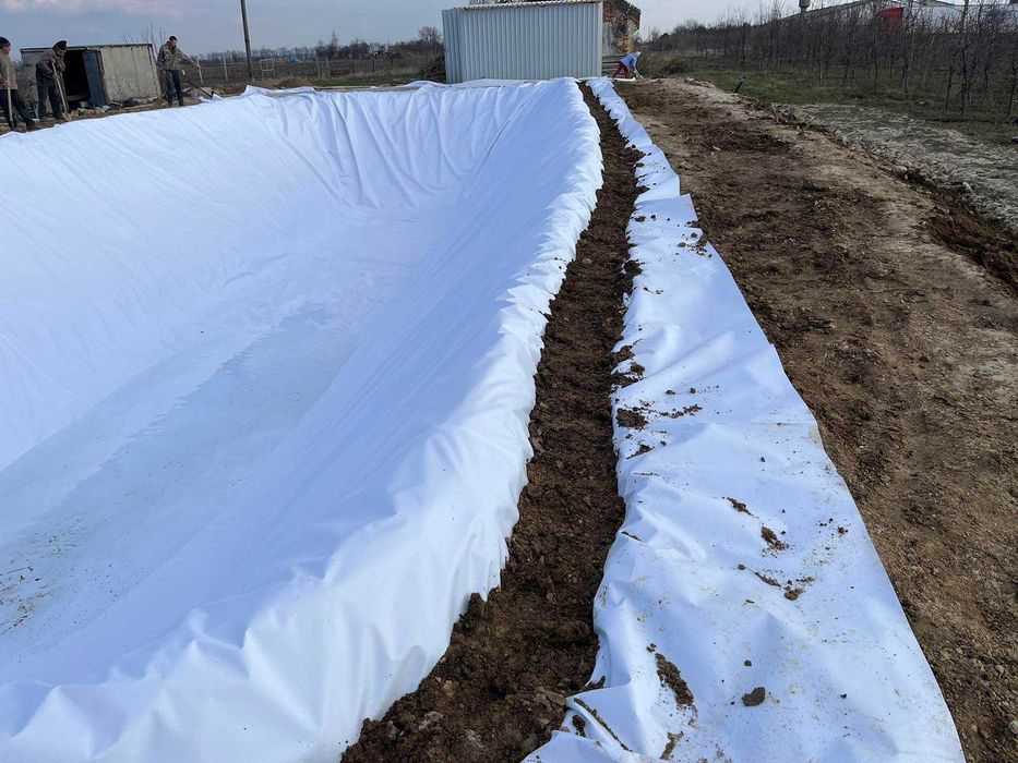 Плівка для гідроізоляції озера ставка чи іншої водойми