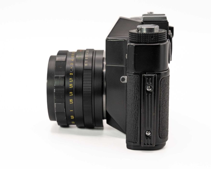 Máquina analógica Zenit TTL com objetiva Helios 2.0