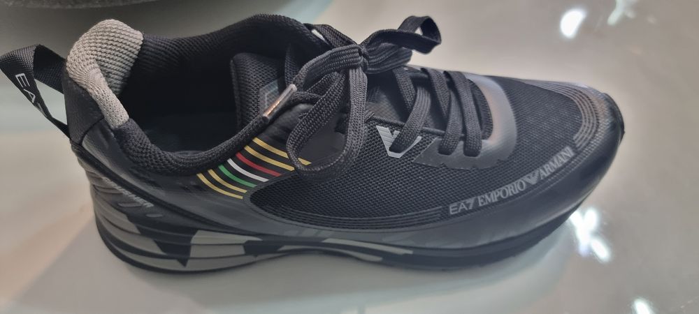 3 pares de sapatilhas Emporio Armani, EA7( VENDIDAS) preço de cada par