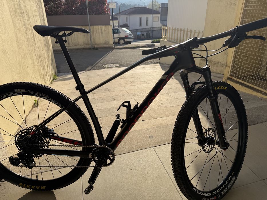 Bicicleta mondraker podium em carbono
