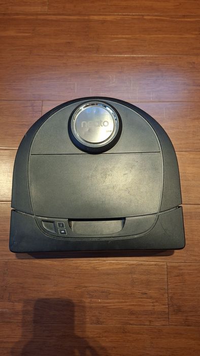 Odkurzacz NEATO D5 uszkodzony