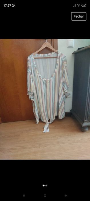 Várias peças de roupa