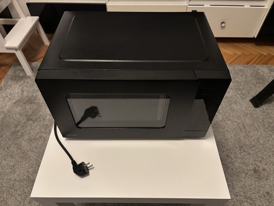 Kuchenka mikrofalowa PANASONIC NN-K36NBMEPG 900W średnica 28.8 cm pojemność 24L Auto Defrost Czarny