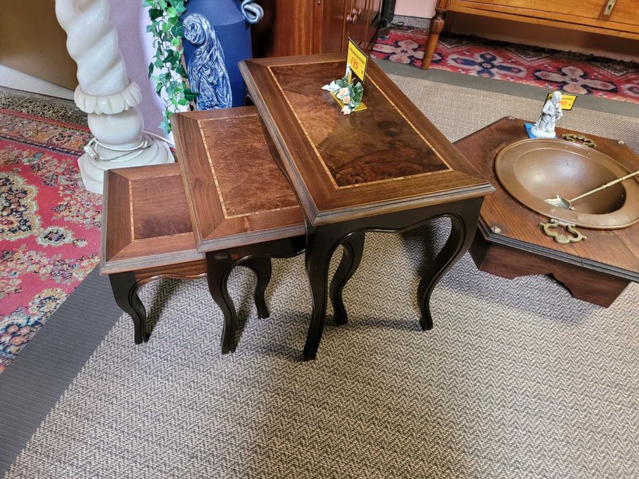 Conjunto de três mesinhas auxiliares - ótimo estad