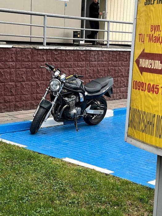 Мотоцикл 600 кубів