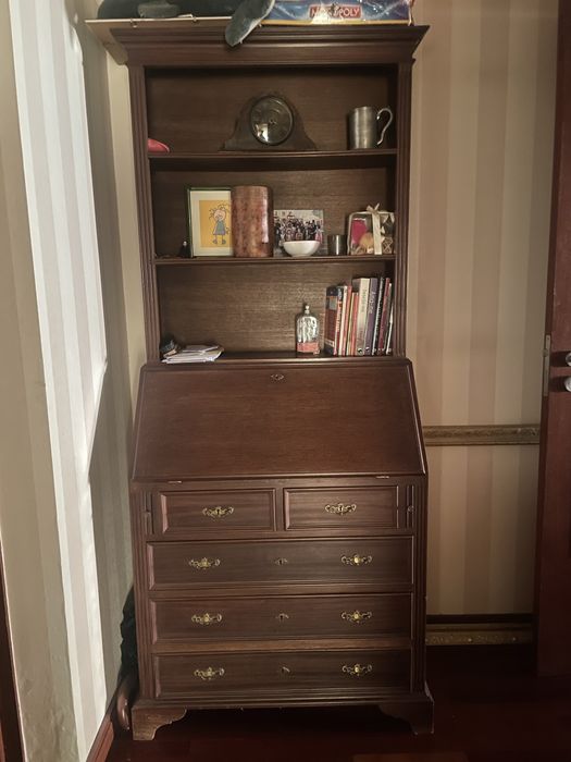 Escrivaninha de madeira maçica