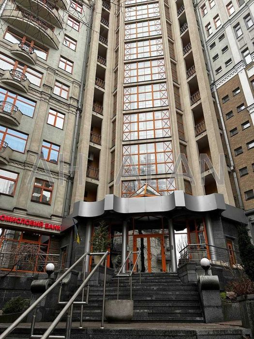 Продам квартиру по  бул. Тараса Шевченко. Центр