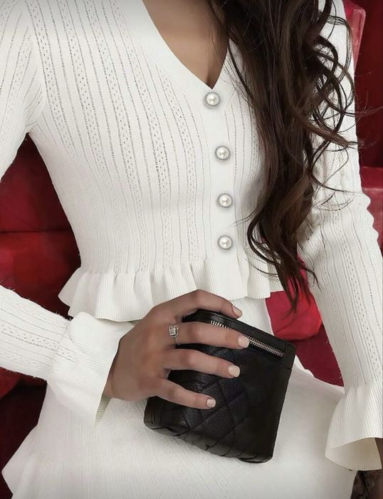 Костюм з спідницею білий