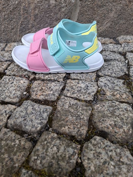 Sandałki New Balance dla dziewczynki