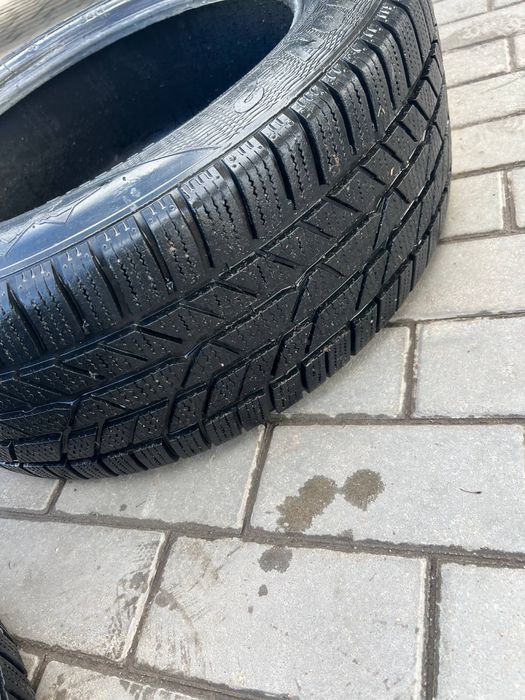 Продам зимову резину 225/50 r17