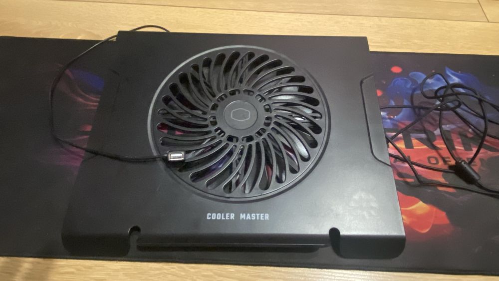 Подставка під ноутбук,коврик і мишка