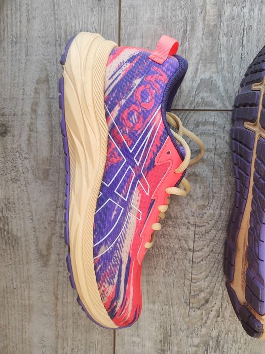 Жіночі кросівки ASICS