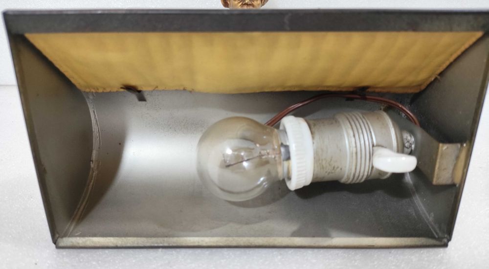 Antigo candeeiro em bronze para piano