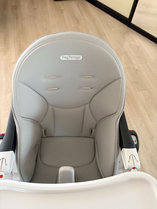 Стіл для годування дітей