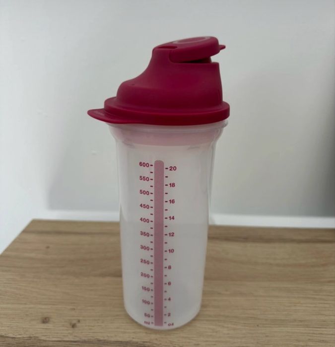 Tupperware Mixing Cup477661420575805440