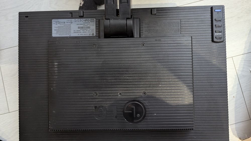 Комп'ютер в зборі системний блок і  монітор