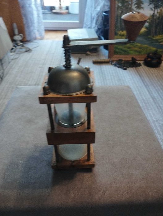 Stary  młynek do pieprzu , kawy