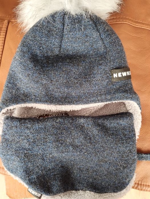 Шапочка тепленька,с хомутиком на фліс.