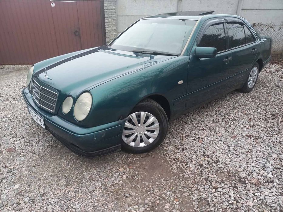 Mercedes-Benz E 210 2.0D