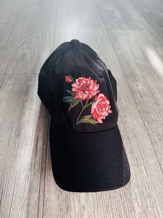 Czapka z daszkiem czarna kwiaty house lato wakacje