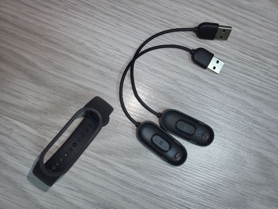 Зарядний пристрій, ремінець на Mi band 4