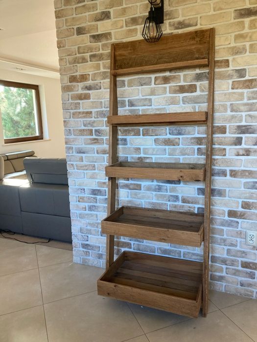 Drabina, regał, drewno.