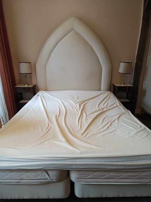 Cabeceira de cama estofada em tecido