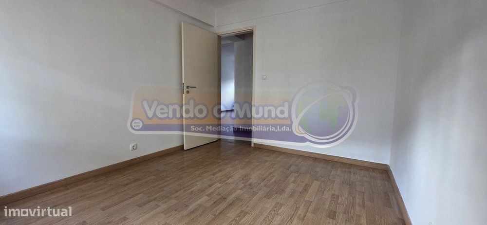 Apartamento T3 em Carnide (LXLX013)