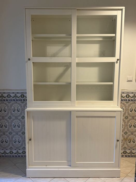 Móvel Vitrine Branco com Portas de Vidro Deslizantes