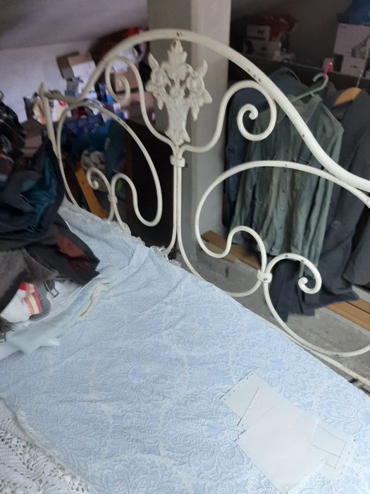 Cama de casal em ferro