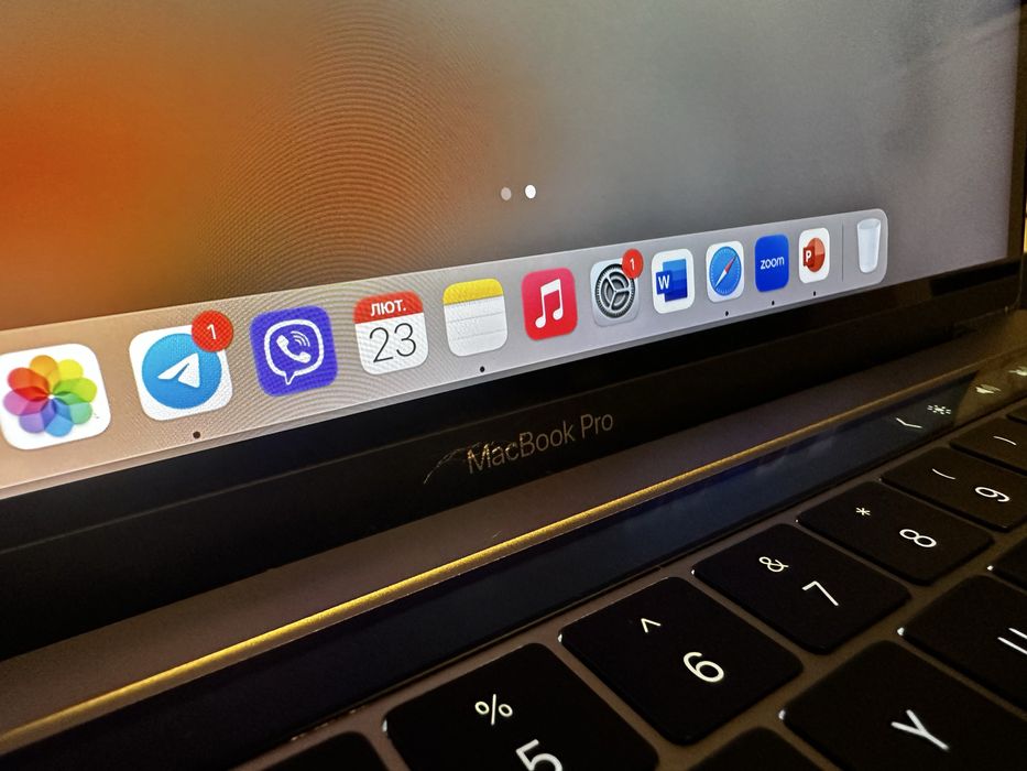 Ноутбук Macbook pro 13 2016 8/256