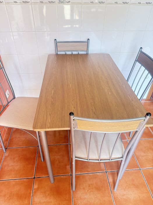 Mesa 4 cadeiras