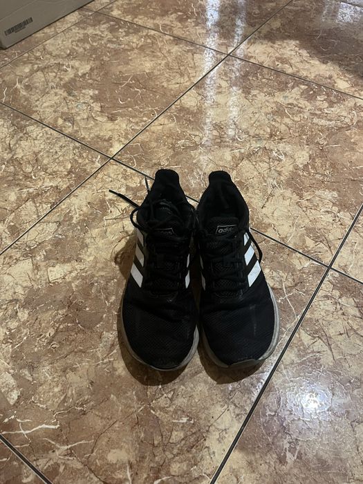 Кросівки adidas жіночі