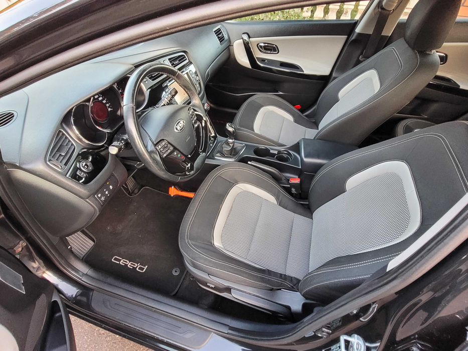 Kia ceed 1.6 b 135 KM Alu Klimatron Navi Kamera Led Serwis !!