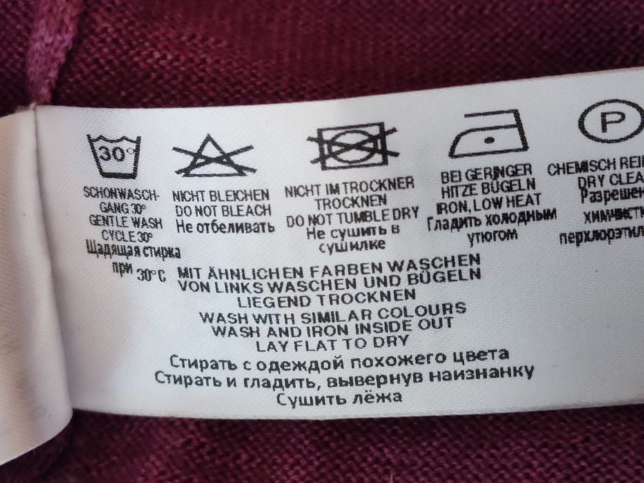 Sweter męski wełniany w serek.