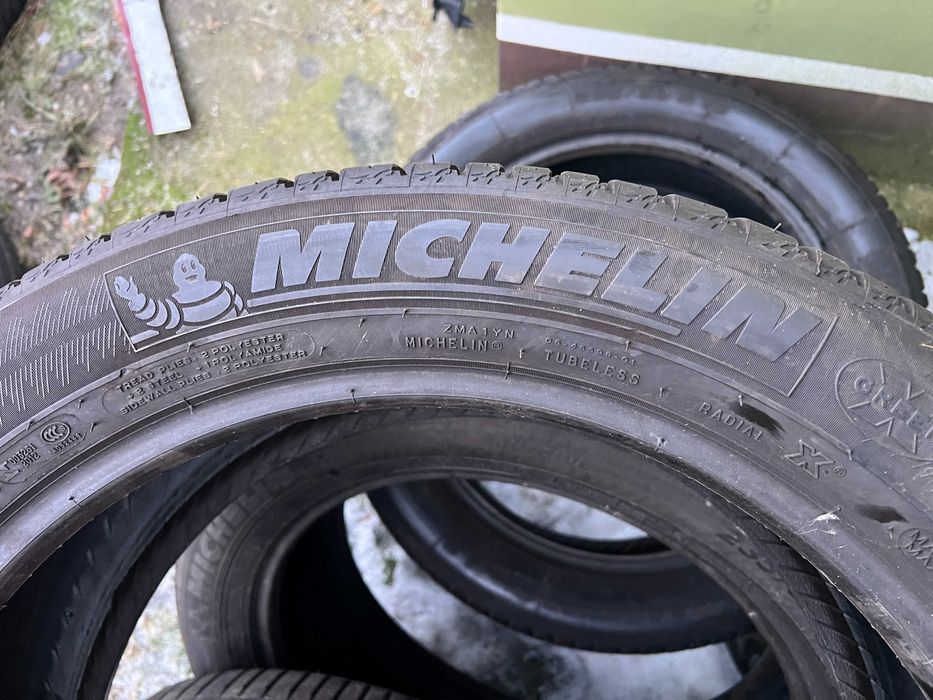 Komp. Opon Michelin 235/50R19 Demo