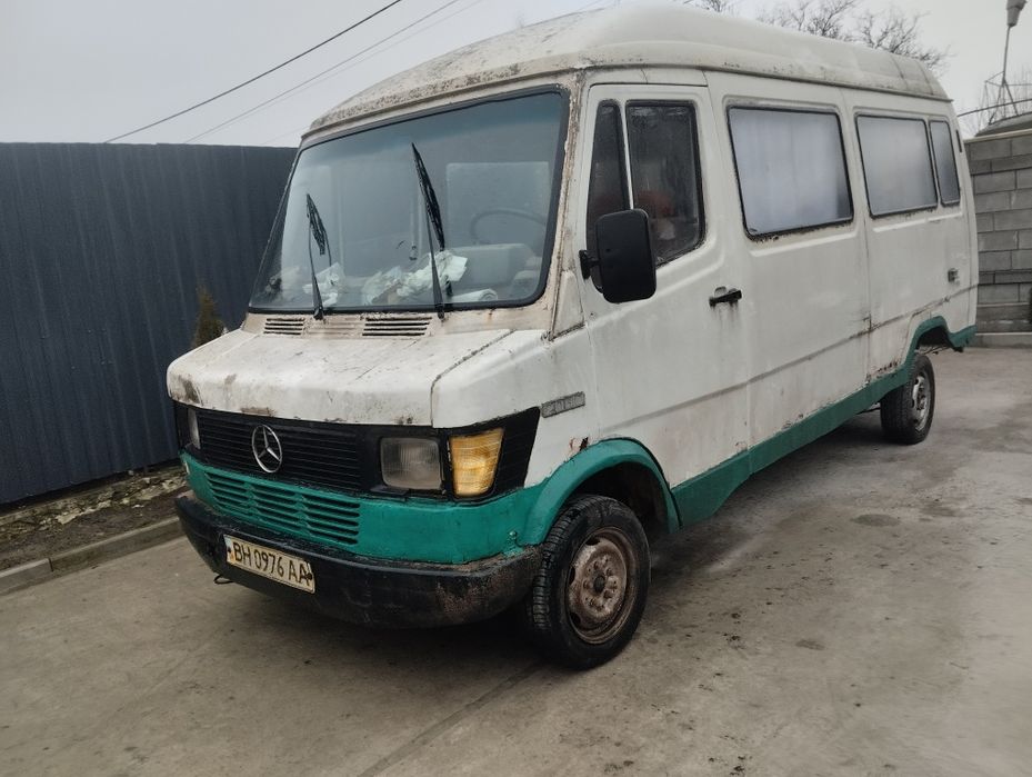 Срочно продам бус 2,3 D Мерседес 208