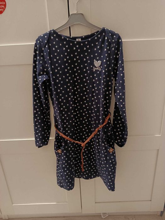 Sukienka dziewczęca.