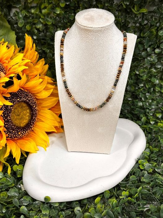Naszyjnik i choker z kamieniami naturalnymi oraz perłami – elegancki komplet biżuterii