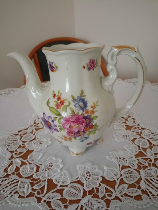 Piękny dzbanek porcelanowy