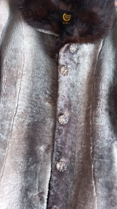 Шуба жіноча, мутонова