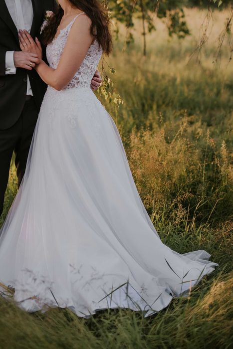 Suknia ślubna, litera A, wycięte plecy