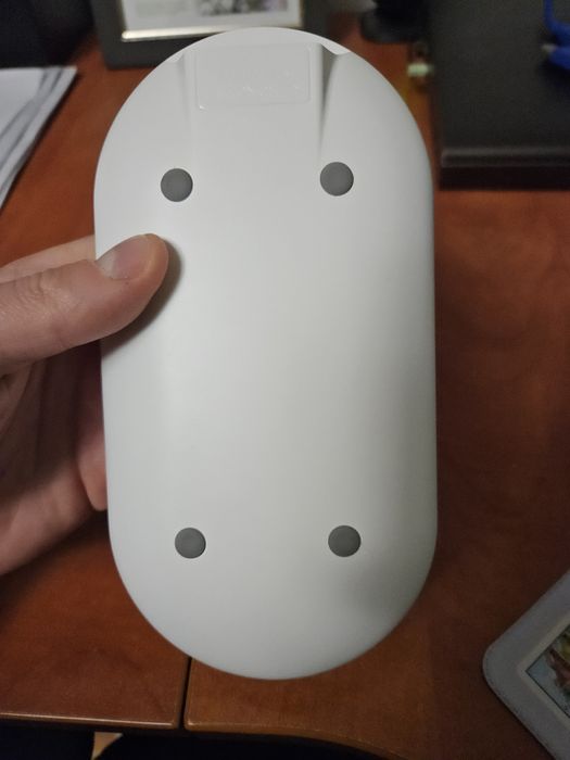 Powerbank bezprzewodowy z stacja dokująca