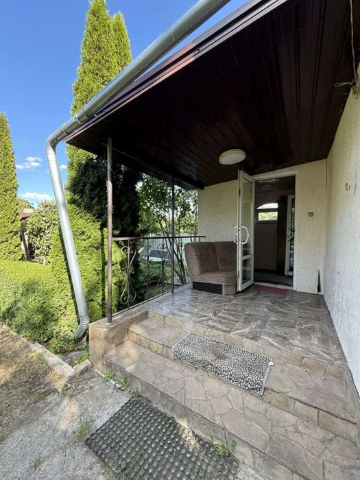 Продається двоповерхова дача, с. Терешки,  з власним озером у дворі