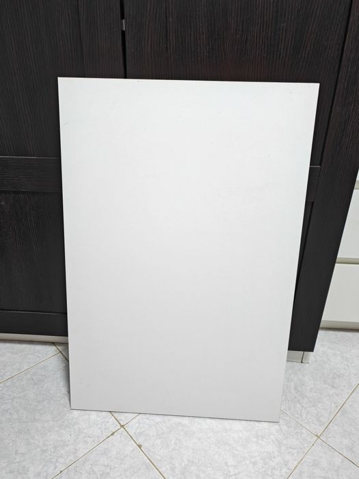 Prateleira de armário branco