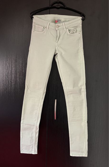 Miętowe spodnie jeansy, H&M, rozmiar S/36