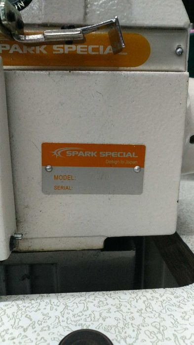 Чотирьохнитковий оверлок з прямим приводом Spark Special 747D
