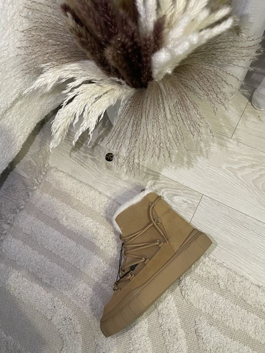 Жіночі  Уги Reserved