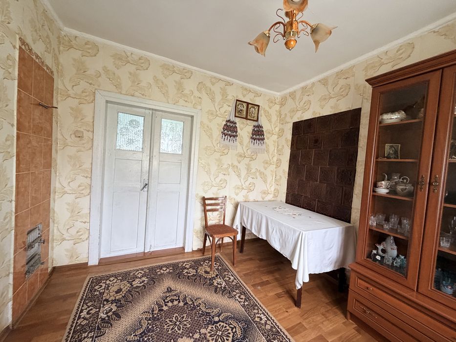 Продається жилий будинок з меблями