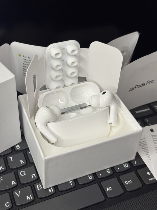 Навушники Apple AirPods Pro 3 (Шумоподавлення, режим прозорості)